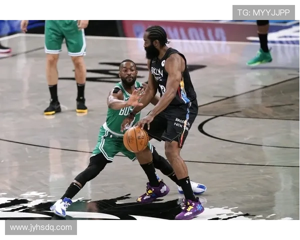 勇士与篮网激战正酣A直播带你全程感受比赛精彩瞬间