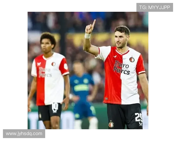 斯巴达与费耶诺德的激烈对决揭示了足球战术的魅力与团队精神的较量 斯巴达与费耶诺德的激烈对决揭示了足球战术的魅力与团队精神的较量