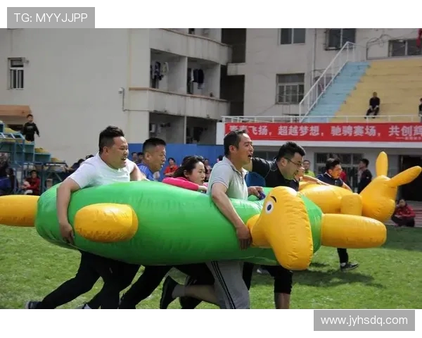 重庆羽毛球队在欧锦赛中的团队协作展现出卓越实力与拼搏精神