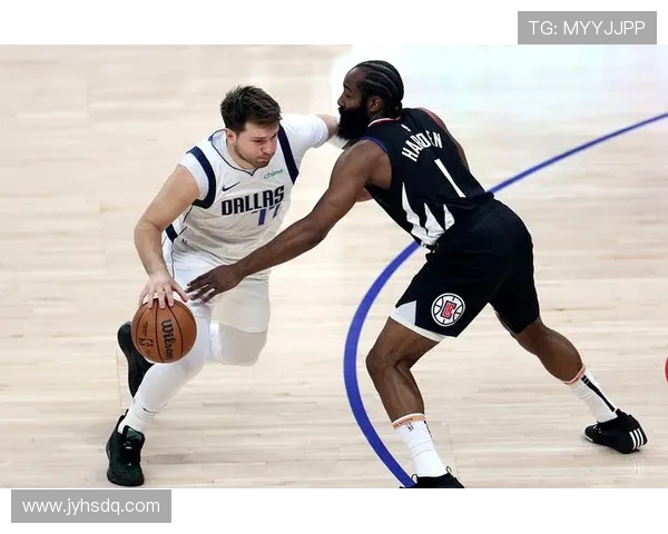 雄鹿与快船激战网络赛场谁能在这场对决中笑到最后