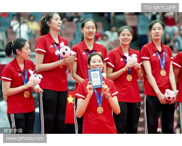 重庆排球队荣登全国排球比赛经验排行榜首位的背后故事与成就分析 重庆排球队荣登全国排球比赛经验排行榜首位的背后故事与成就分析