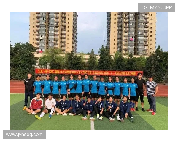 杭州足球队的灵活性探讨与发展策略分析